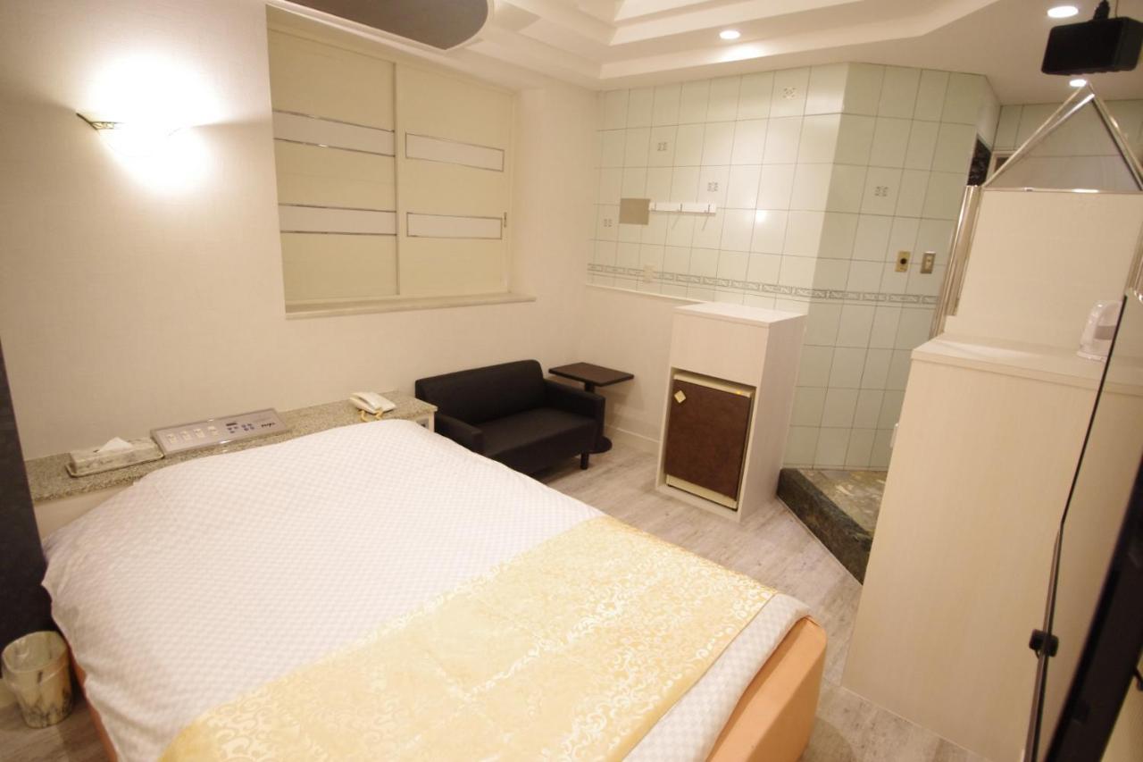 Hotel Crystal 大人専用 Токіо Екстер'єр фото